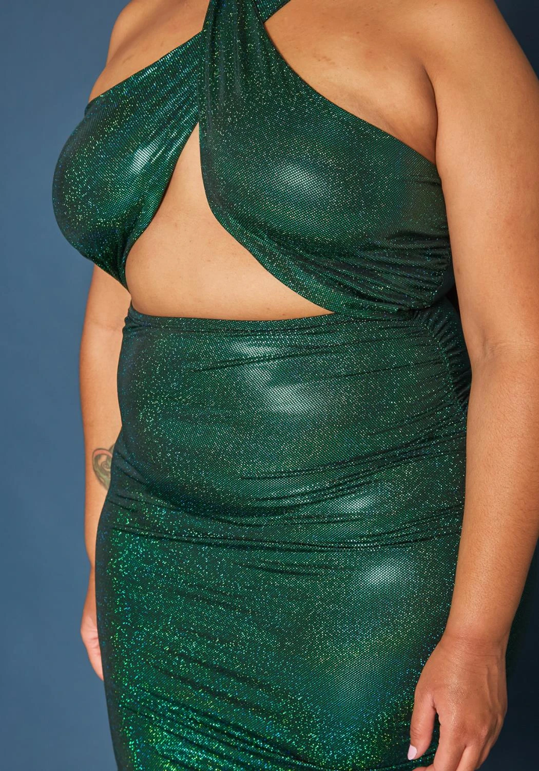 Plus Size Holographic Shimmer Halter Neck Mini Dress - Image 5